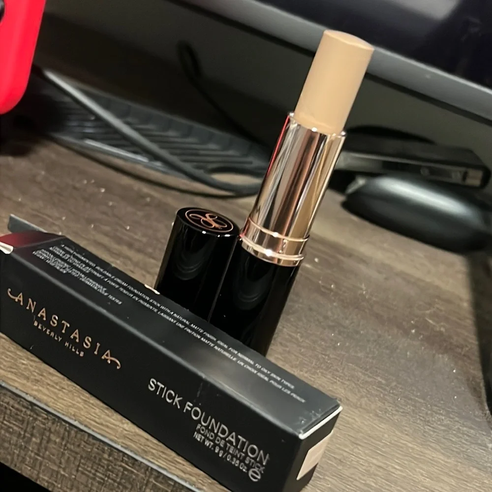 🎭✨Shadow Anastasia Beverly Hills Shadow Contour Stick